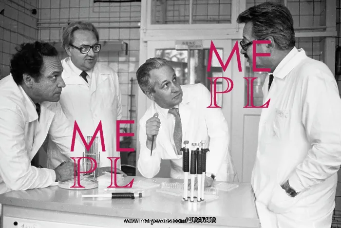 : Scientists and immunologists : Scientists and immunologists