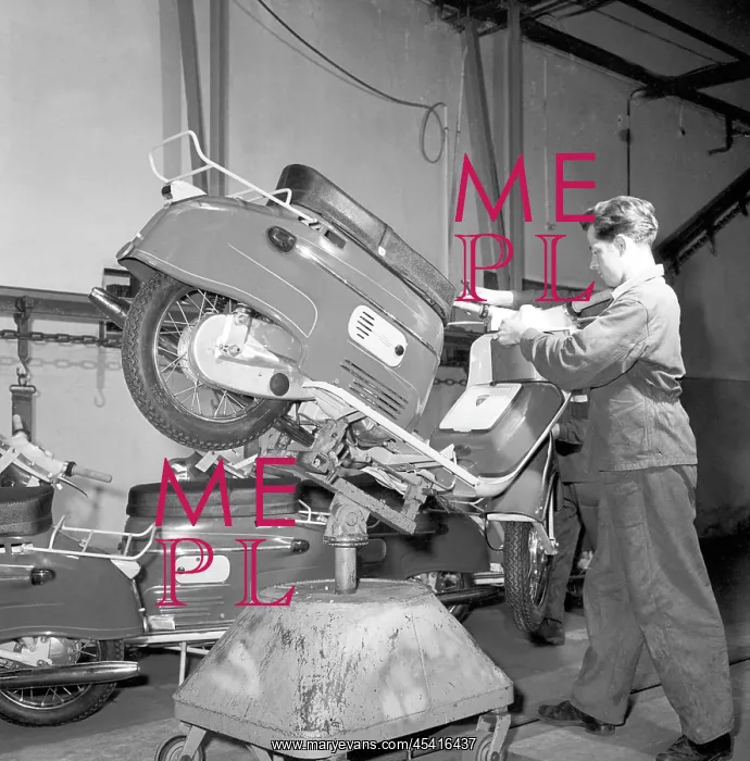 : Scooter assembly - production - factory - Manet : Scooter assembly - production - factory - Manet