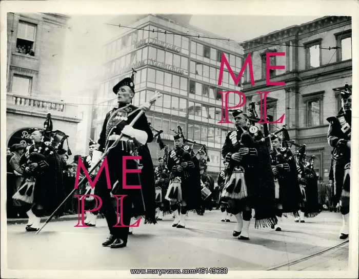 : Scottish bagpipe band march and play in Stuttgart, Germany : Scottish bagpipe band march and play in Stuttgart, Germany