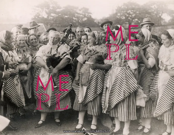 : SCOTTISH FISHWIVES : SCOTTISH FISHWIVES