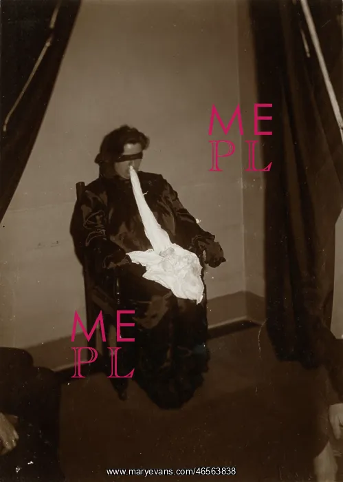 : Scottish medium Helen Duncan blindfolded during a s?ance : Scottish medium Helen Duncan blindfolded during a s?ance