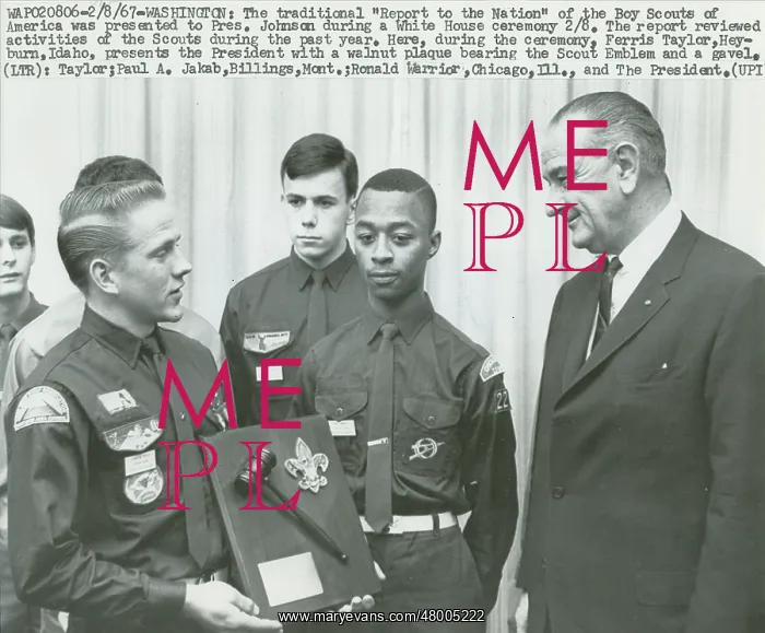 : Scout ceremony with President Johnson : Scout ceremony with President Johnson