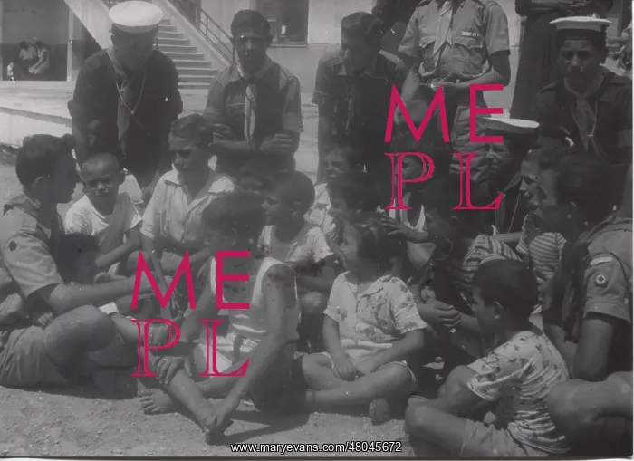 : Scouts with earthquake victims in Patras, Greece : Scouts with earthquake victims in Patras, Greece