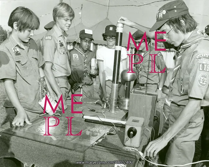 : Scouts learn about science : Scouts learn about science