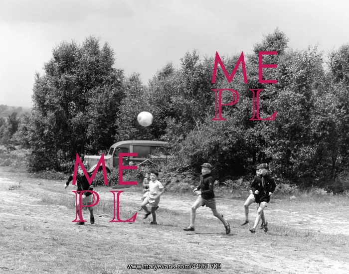 : SCOUTS PLAYING FOOTBALL : SCOUTS PLAYING FOOTBALL
