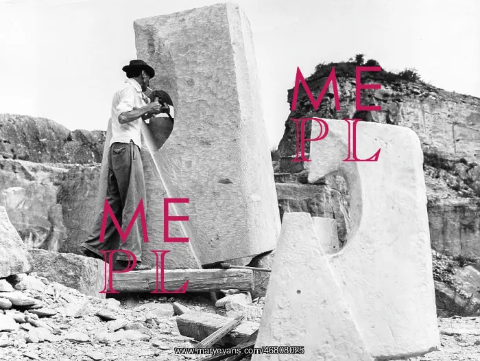 : Sculptor Jacques Moeschal 1959 : Sculptor Jacques Moeschal 1959