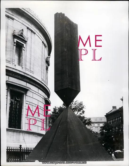 : Sculpture by Barnett Newman, Broken Obelisk, Washington : Sculpture by Barnett Newman, Broken Obelisk, Washington