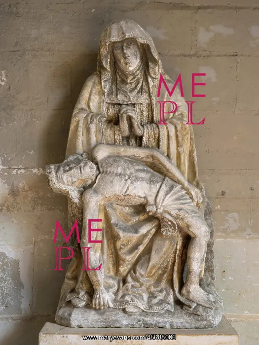 : Sculpture, Chateau du Plessis-Bourre, Ecuille : Sculpture, Chateau du Plessis-Bourre, Ecuille
