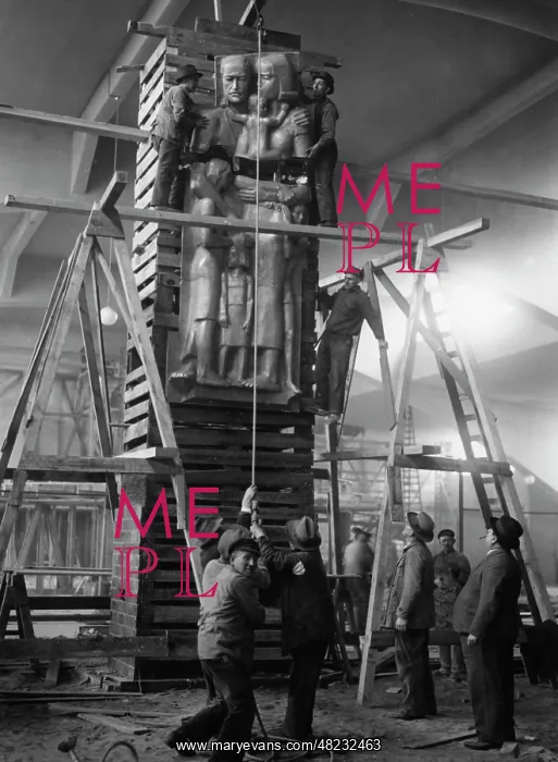 : Sculpture at the exhibition Wunder des Lebens (Miracle of : Sculpture at the exhibition Wunder des Lebens (Miracle of
