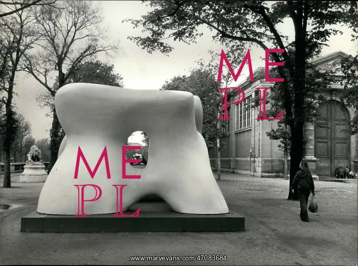 : Sculpture by Henry Moore in the Orangerie, Paris : Sculpture by Henry Moore in the Orangerie, Paris