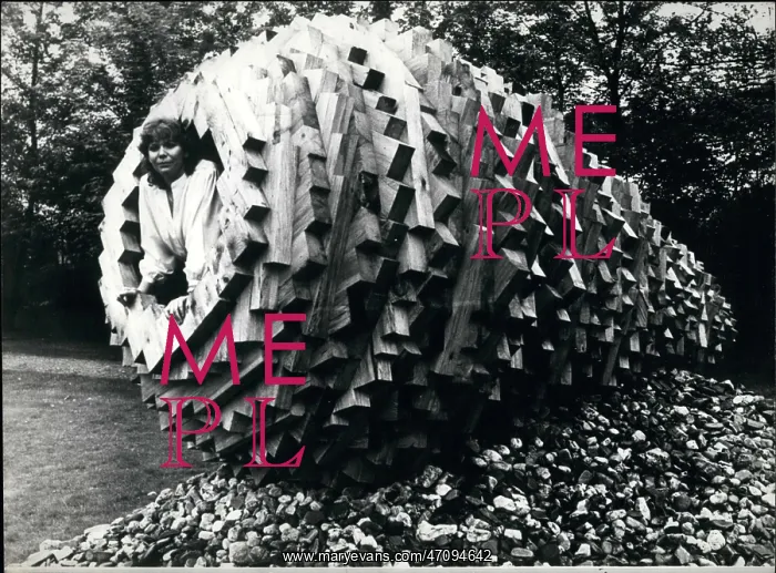 : Sculpture by Klaus Simon in Dusseldorf, Germany : Sculpture by Klaus Simon in Dusseldorf, Germany