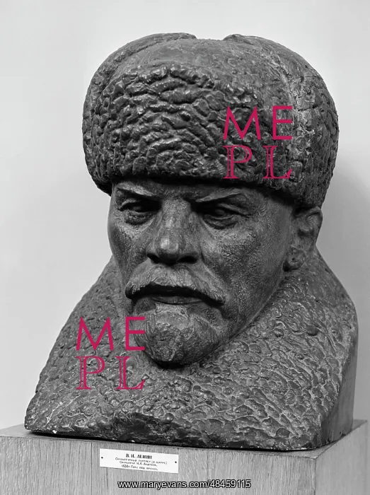 : The sculpture of V.I.Lenin : The sculpture of V.I.Lenin