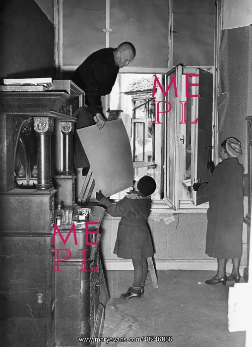 : Sealing a window with cardboard, 1943 : Sealing a window with cardboard, 1943