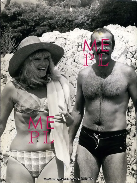 : Sean Connery and Diane Cilento, on holiday : Sean Connery and Diane Cilento, on holiday