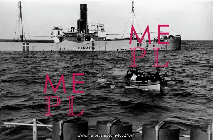 : Search of a neutral merchant ship, 1939 : Search of a neutral merchant ship, 1939