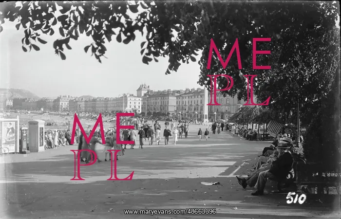 : Seaside Promenade in the Past : Seaside Promenade in the Past