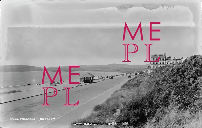 : Seaside Promenade in Pwllheli : Seaside Promenade in Pwllheli