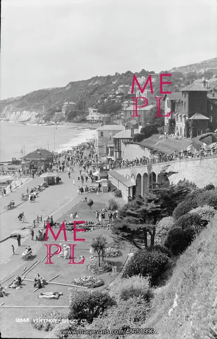 : Seaside Promenade in Ventnor : Seaside Promenade in Ventnor