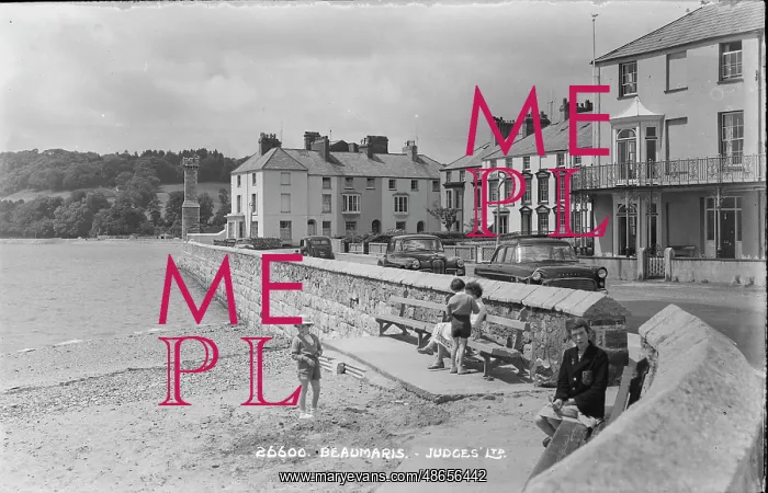 : Seaside Scene in Beaumaris : Seaside Scene in Beaumaris