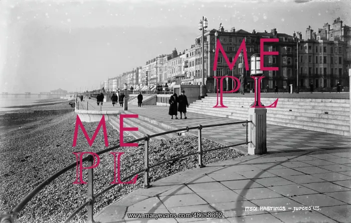 : Seaside Stroll in Hastings : Seaside Stroll in Hastings