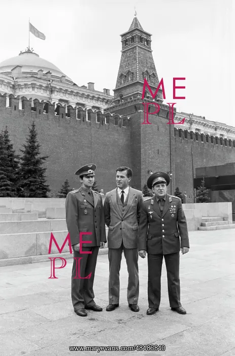 : Second crew of Soyuz TM-5 spacecraft : Second crew of Soyuz TM-5 spacecraft