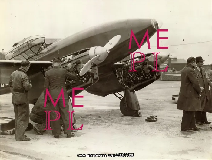 : The second de Havilland DH88 Comet G-ACSR ready for flight : The second de Havilland DH88 Comet G-ACSR ready for flight