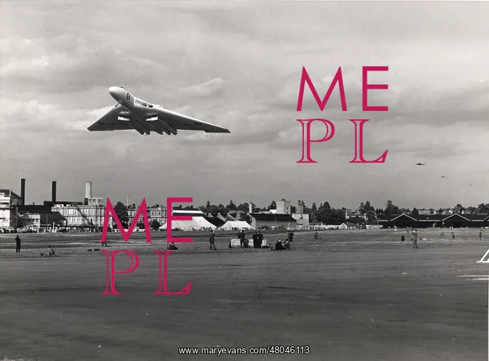 : The second prototype Avro Vulcan VX777 at Farnborough : The second prototype Avro Vulcan VX777 at Farnborough