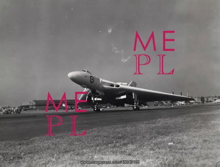 : The second prototype Avro Vulcan VX777 at Farnborough : The second prototype Avro Vulcan VX777 at Farnborough