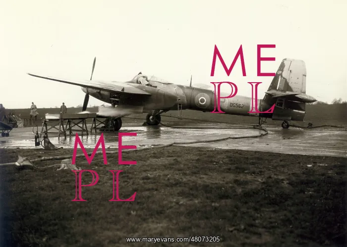 : Second prototype Westland Welkin, DG562 / G : Second prototype Westland Welkin, DG562 / G