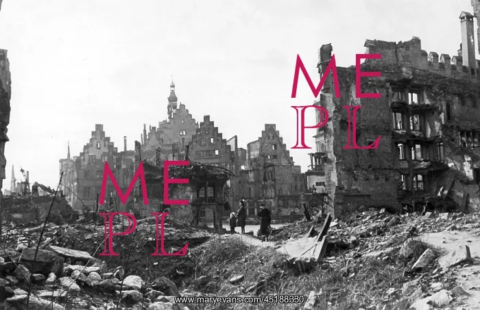: Second World War - destroyed Frankfurt on the Main : Second World War - destroyed Frankfurt on the Main