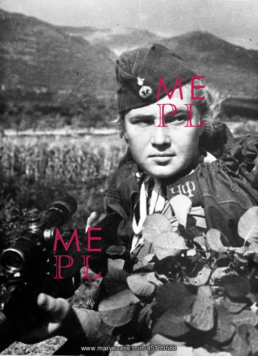 : Second World War - female sniper 1943 : Second World War - female sniper 1943