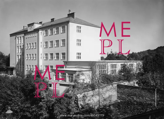 : Secondary modern school of Vienna : Secondary modern school of Vienna