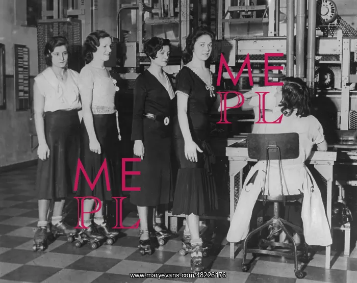: Secretaries on roller skates, 1932 : Secretaries on roller skates, 1932