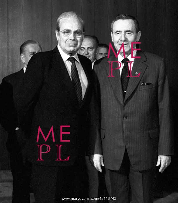 : UN Secretary-General Perez de Cuellar and Soviet : UN Secretary-General Perez de Cuellar and Soviet