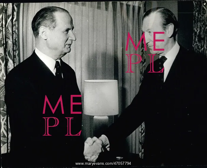 : Secretary-General Waldheim Meets Gunnar Jarring: : Secretary-General Waldheim Meets Gunnar Jarring: