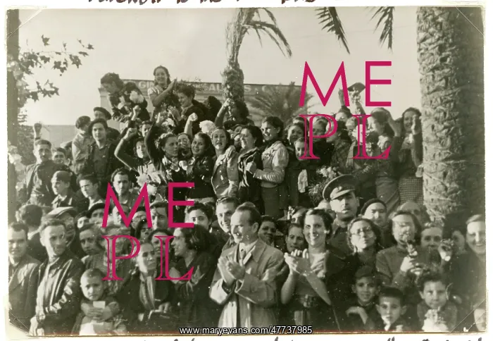 : A section of the crowd honouring the brigaders : A section of the crowd honouring the brigaders