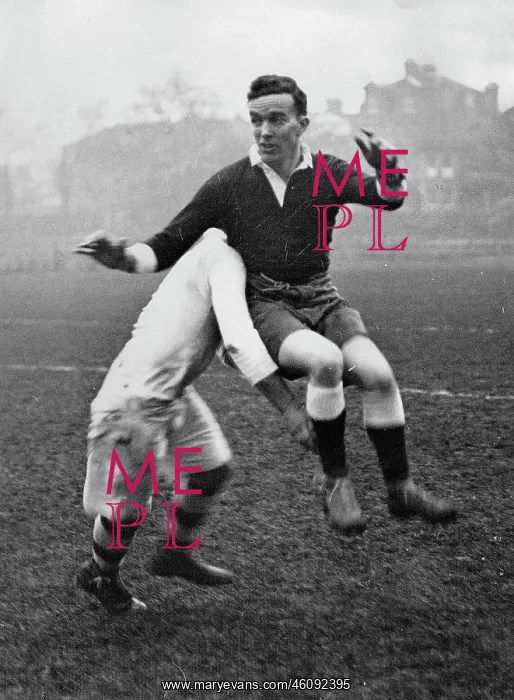 : A seemingly headless rugby player : A seemingly headless rugby player