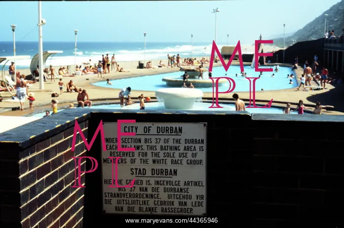 : Segregation at work on the beaches of Durban. 1988 : Segregation at work on the beaches of Durban. 1988
