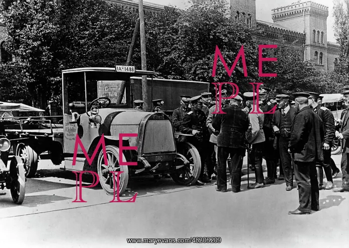 : Selection of cars for war purposes, 1914 : Selection of cars for war purposes, 1914