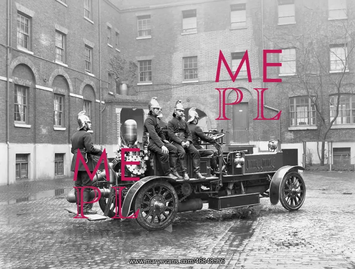 : Self-propelled fire engine at LFB HQ, Southwark : Self-propelled fire engine at LFB HQ, Southwark