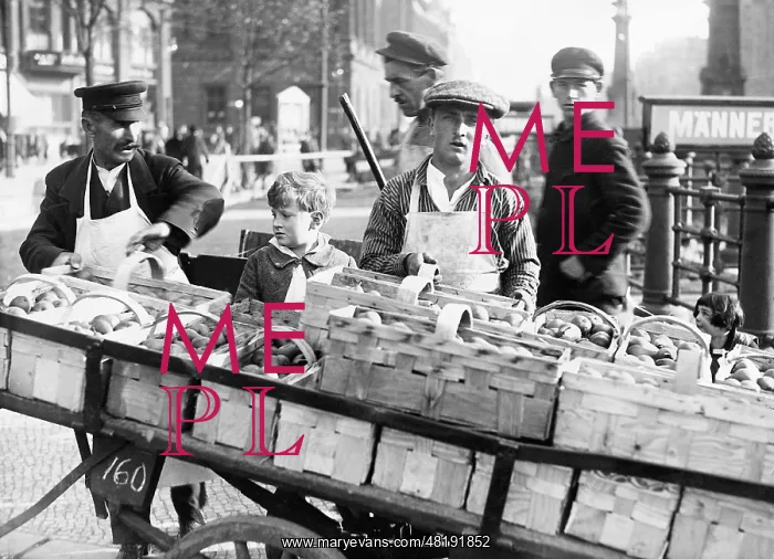 : Selling apples at the fruit market, 1927 : Selling apples at the fruit market, 1927