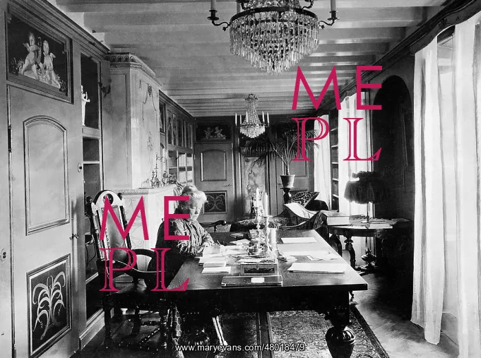 : Selma Lagerloef in her library, 1928 : Selma Lagerloef in her library, 1928