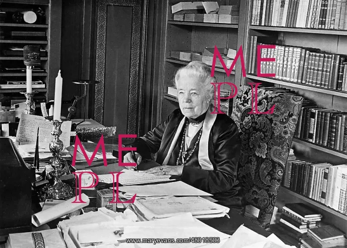 : Selma Lagerloef in her library, 1933 : Selma Lagerloef in her library, 1933