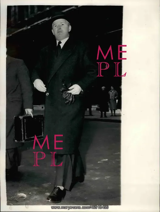 : Selwyn Lloyd, Foreign Secretary, in Downing Street, London : Selwyn Lloyd, Foreign Secretary, in Downing Street, London
