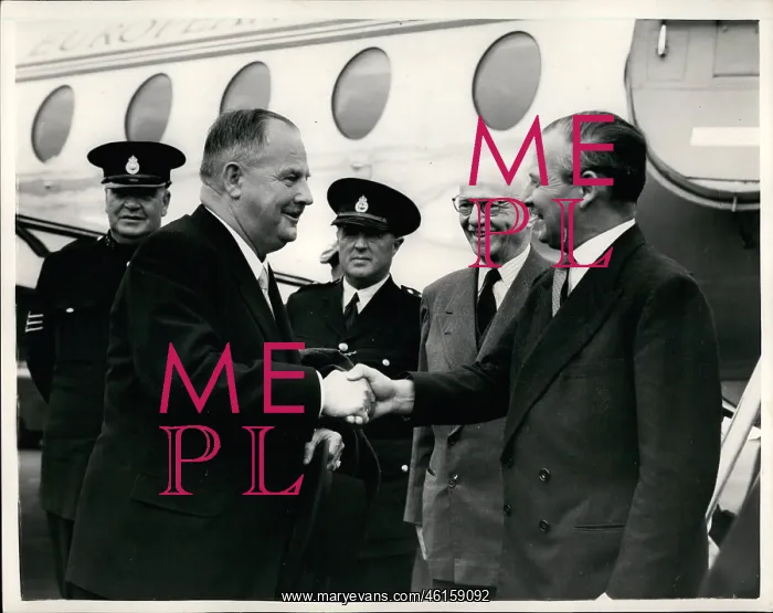 : Selwyn Lloyds greets Julius Raab of Austria : Selwyn Lloyds greets Julius Raab of Austria
