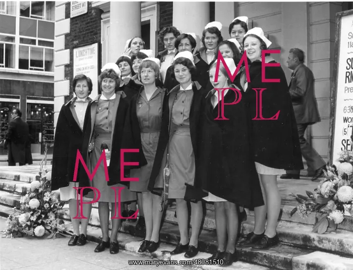 : Semi-formal group of 14 nurses, London : Semi-formal group of 14 nurses, London