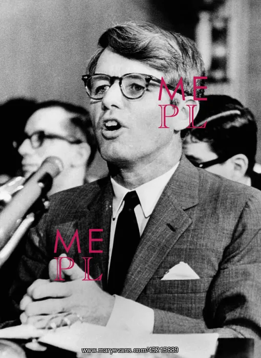 : Sen. Robert F. Kennedy testifying before ? : Sen. Robert F. Kennedy testifying before ?