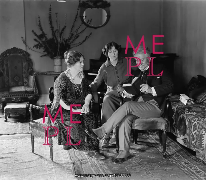 : Sen. Robert La Follette (1855-1925) and ? : Sen. Robert La Follette (1855-1925) and ?