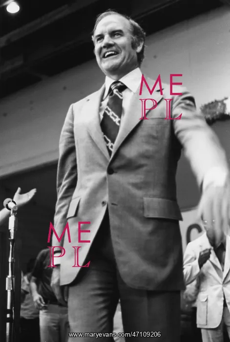 : Senator George McGovern in election campaign : Senator George McGovern in election campaign