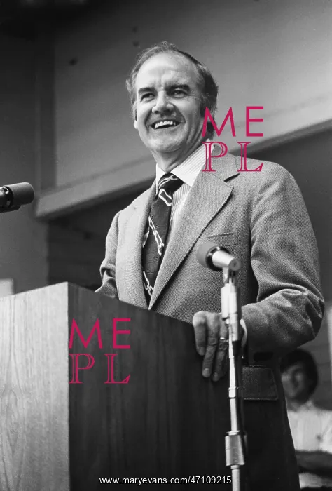 : Senator George McGovern in election campaign : Senator George McGovern in election campaign